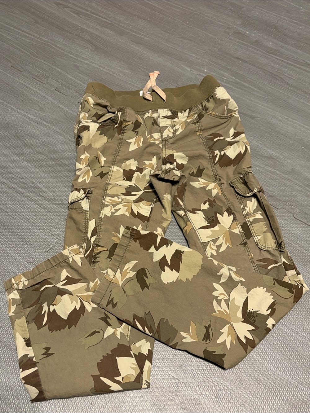 Old Navy Girls Floral Cargo Pants in Olive and Cream